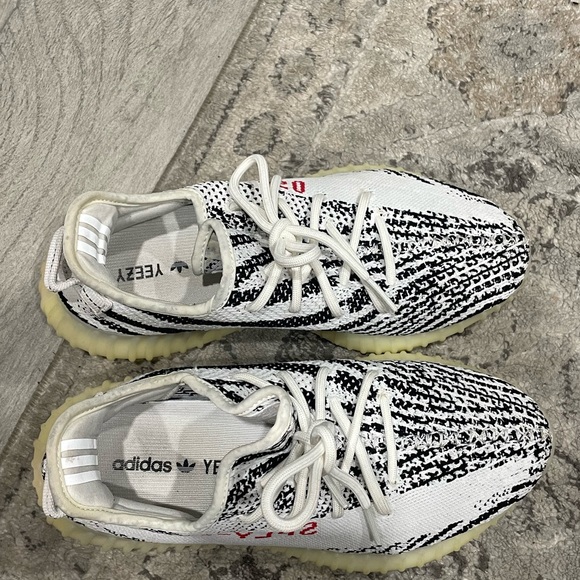 Authentic Yeezy Boost 350 V2 Zebra. Size 8 - Picture 2 of 4